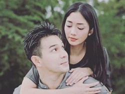 8 Foto Kebersamaan Ririn Dwi Ariyanti-Jonathan Frizzy, Natalan Bareng Disorot