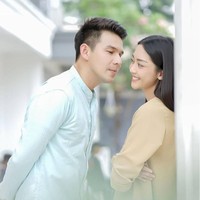 Terlibat dalam proyek sinetron yang sama, kebersamaan antara Ririn Dwi Ariyanti dan Jonathan Frizzy seringkali mencuri atensi. Karena hal itu Ririn sampai disebut-sebut menjadi orang ketiga dibalik kandasnya hubungan Jonathan Frizzy dengan Dhena Devanka. Foto: Instagram/@team_ririners