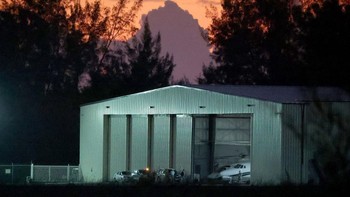 Pesawat yang akan mengangkut Bankman ke AS telah bersiap. Foto: AFP via Getty Images/KRIS INGRAHAM