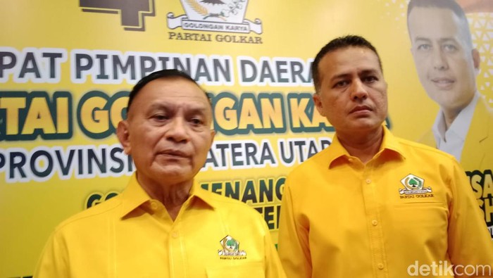Sekjen Golkar Lodewijk F Paulus bersama Ketua Golkar Sumut Musa Rajekhshah usai pembukaan Rapimda Golkar Sumut di Medan. (Arfah/detikSumut)
