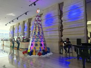 Hotel di Kuta Dipercantik dengan Hiasan Natal