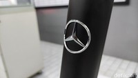 Menariknya, skuter listrik Mercedes-Benz dijual sangat terbatas dan hanya tersedia tujuh unit di Indonesia. Sementara harganya Rp 37 juta dan belum termasuk pajak 11 persen. Foto: Septian Farhan Nurhuda / detik.com