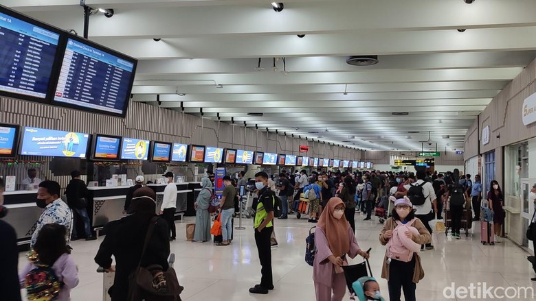 Suasana di Terminal 1 A Bandara Soekarno Hatta Suasana di Terminal 1 A Bandara Soekarno Hatta