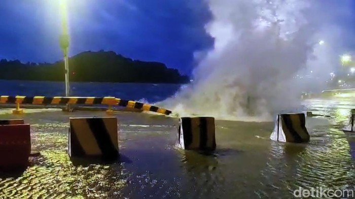 Suasana Pelabuhan Merak Banten