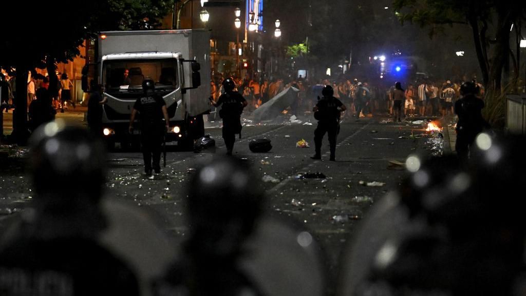 Suporter dan Polisi Bentrok Saat Perayaan Argentina Juara Dunia