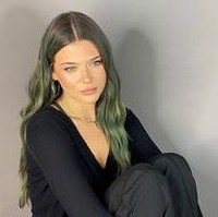 Leonardo DiCaprio lagi-lagi dikabarkan jalan bareng dengan wanita yang usianya tidak lebih dari 25 tahun. Dilaporkan Leo terlihat mesra dengan Victoria Lamas ketika meninggalkan The Bird Streets Club beberapa malam lalu. Keduanya tampak tertawa dan bercanda sebelum masuk ke dalam sebuah mobil yang sama.Foto: Instagram