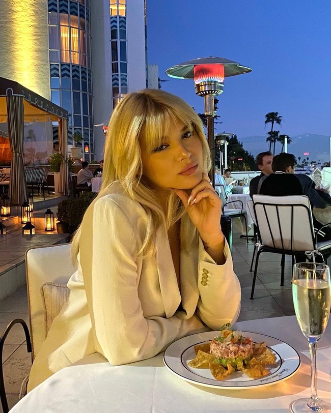 Victoria juga sering membagikan hasil karya lukisannya di media sosial.Foto: Instagram @victoriaalamas