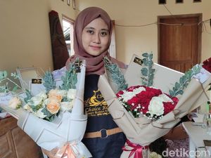 Perajin Buket Bunga di Sidoarjo Banjir Order 3 Kali Lipat di Hari Ibu