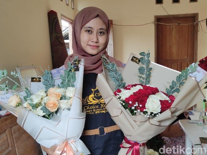 vivi pemilik usaha buket bunga di sidoarjo