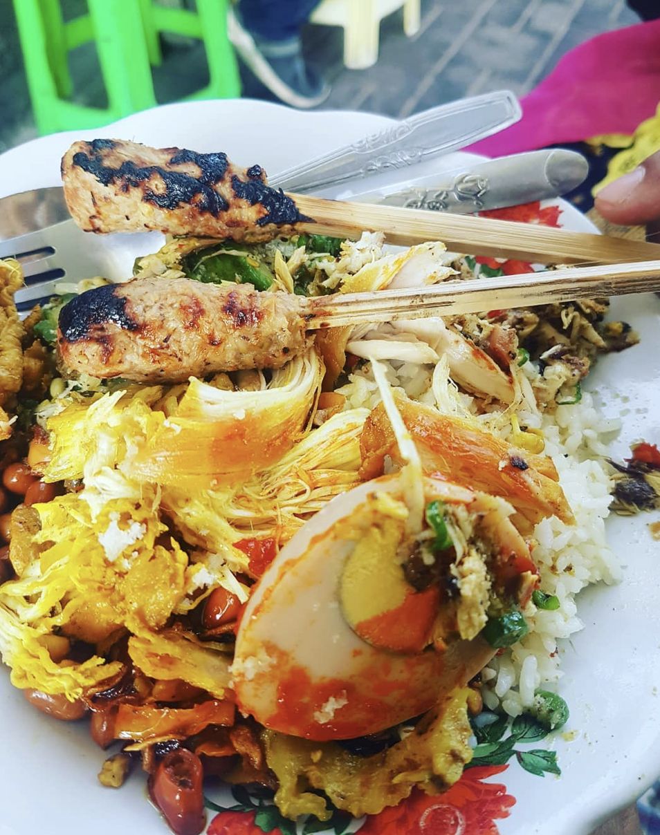 5 Rekomendasi Nasi Campur Halal di Pulau Dewata, Lauknya Nikmat!