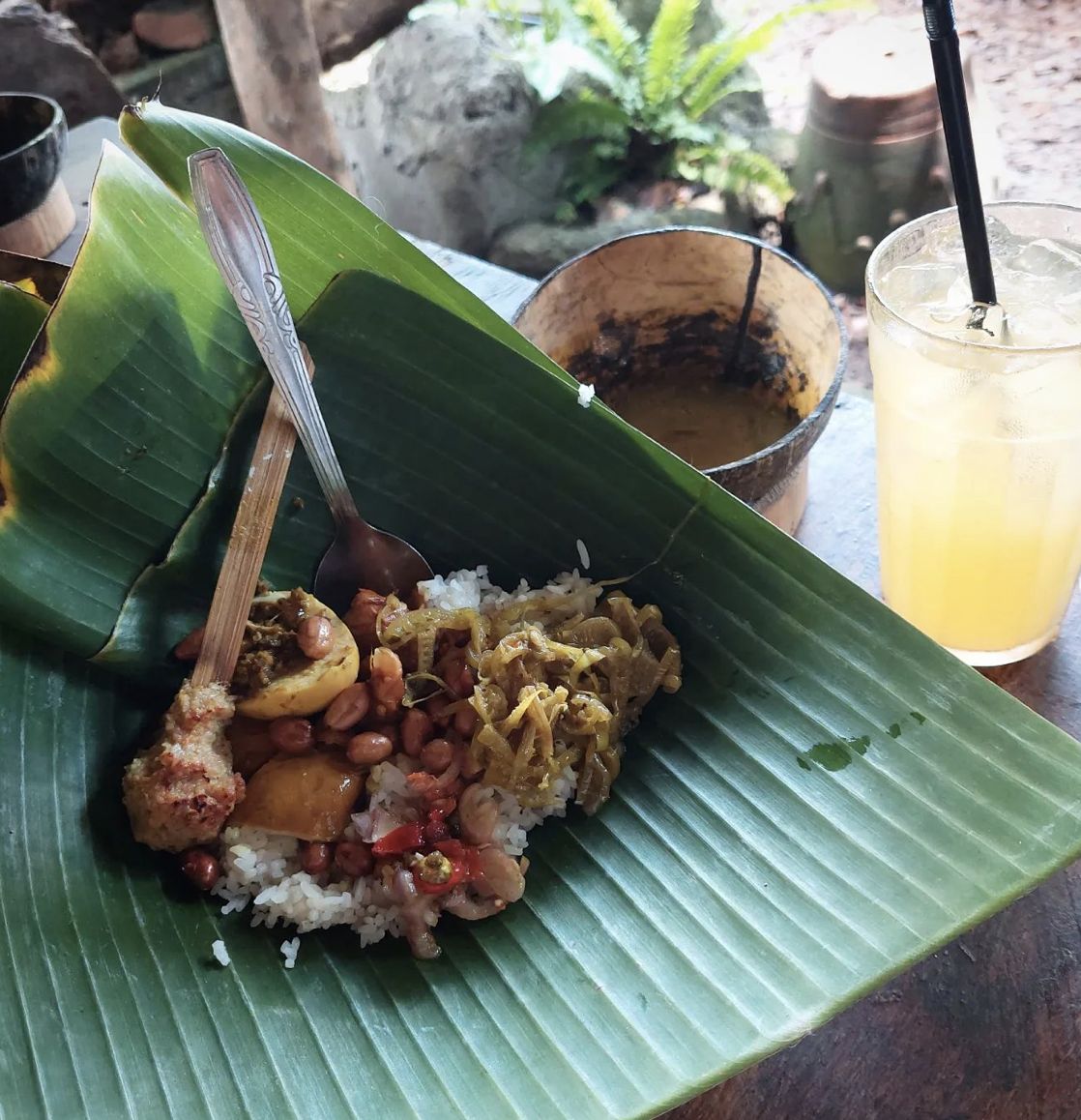5 Rekomendasi Nasi Campur Halal di Pulau Dewata, Lauknya Nikmat!