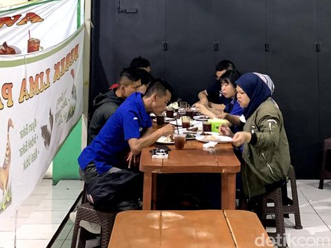 Aneka olahan bebek di Bebek Pandawa Garut.