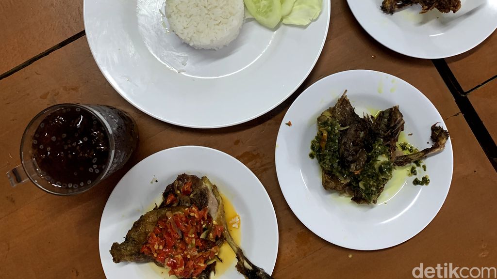 Aneka olahan bebek di Bebek Pandawa Garut.