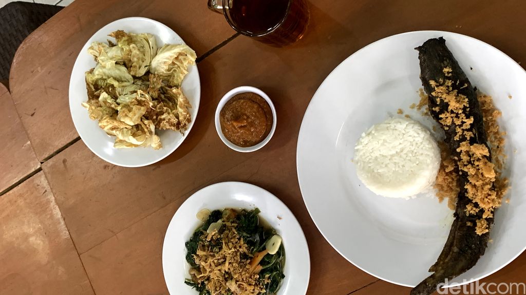 Aneka olahan bebek di Bebek Pandawa Garut.