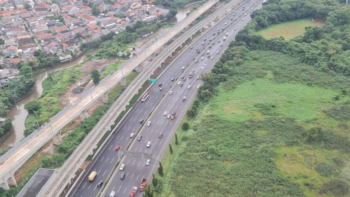 Arus lalu intas di Tol Cikopo-Palimanan (Cipali) H-2 Natal. (Dok. Polri)