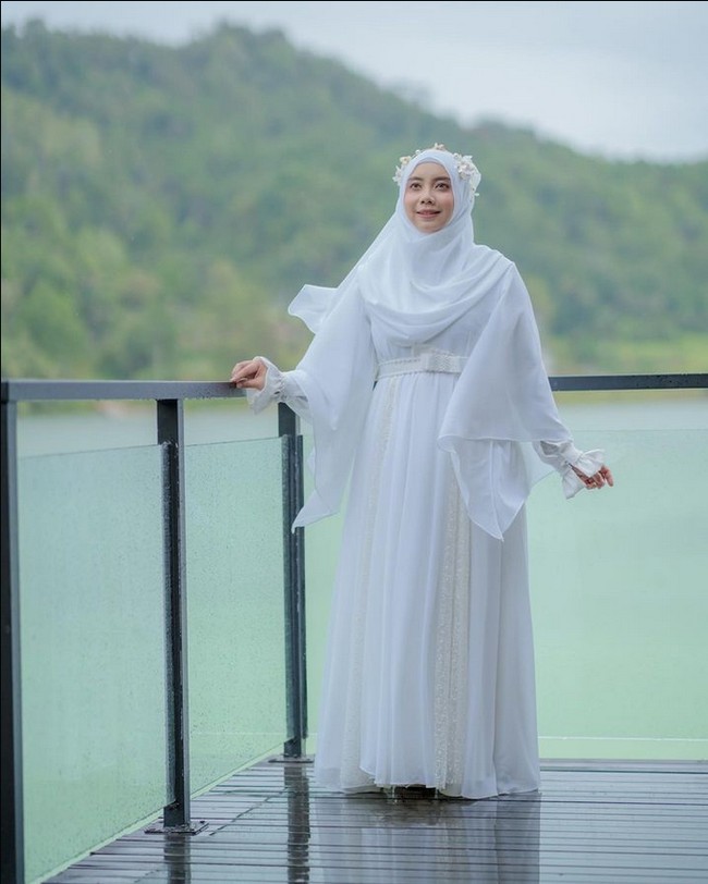 Di kolom komentar akun Instagram Aulia, masih banyak warganet yang menanggapi kabar perpisahan ia dan suami. Ada juga yang memberikan dukungan untuk Auliya. Ya Allah teh beneran bikin terkejut denger kabar dari kang dodi di ig nya. Semoga semua jalan terbaik dimata Allah. Takdir manusia tidak ada yg tau. Saya tau skincare auliya krn saya suka denger lagu kang dodi. Semangat teh auliya, tulis akun @daiba_cb2.Sedih lho denger kabar ini😢 yang tau masalah rumah tangga nya hanya mereka, semoga ini jalan terbaik, ucap akun @yuri_shl. Foto: Dok. Instagram @auliyafadlilah.