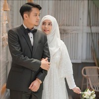 Dodi menjelaskan bahwa sudah kurang lebih lima bulan semenjak pertengahan Juli 2022, dia dan Auliya berpisah rumah. Namun hari ini (19/12/2022) saya mau menyampaikan bahwa saya sudah SAH berpisah dengan Teh Auliya Per Hari Rabu tanggal 14 Desember 2022, sudah dikeluarkan putusan Pengadilan Agama mengabulkan gugatan dari Teh Auliya untuk Berpisah dengan saya, tulis Dodi. Foto: Dok. Instagram @auliyafadlilah.