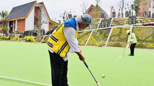 Basuki dan Ridwan Kamil Main Gateball di Bogor