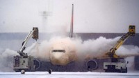 Badai salju membuat Bandara Internasional Vancouver di Richmond membatasi penerbangan internasional selama dua hari. Alex Kormann /Star Tribune/AP.