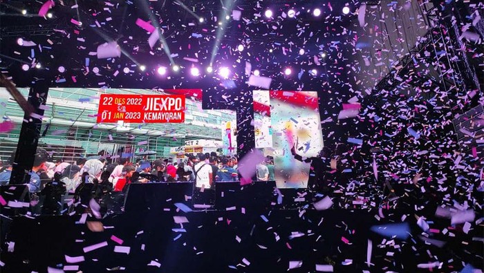 Big Bang Festival Kembali Digelar Big Bang Festival kembali diselenggarakan di JIExpo Kemayoran. Festival musik, kuliner, dan belanja ini berlangsung pada 22 Desember 2022 hingga 1 Januari 2023.