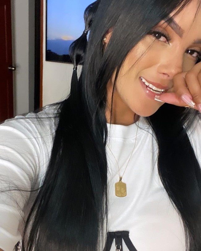 Dia terlihat seperti model, Wajahnya sempurna, Tidak semua orang bisa secantik itu, Itu salahnya dia sangat cantik, Sekarang semua orang ingin ditilang, Sumpah, di seperti bidadari, tulis netizen di kolom komentar.Foto: Instagram danielagaviria1