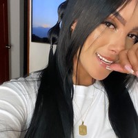 Dia terlihat seperti model, Wajahnya sempurna, Tidak semua orang bisa secantik itu, Itu salahnya dia sangat cantik, Sekarang semua orang ingin ditilang, Sumpah, di seperti bidadari, tulis netizen di kolom komentar.Foto: Instagram danielagaviria1