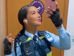 Potret Petugas Lalu Lintas Tercantik yang Kini Botak karena Sakit Parah