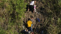 Para migran ini putus asa menunggu keputusan suaka setelah perayaan Natal.