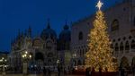Deretan Pohon Natal Cantik di Berbagai Negara