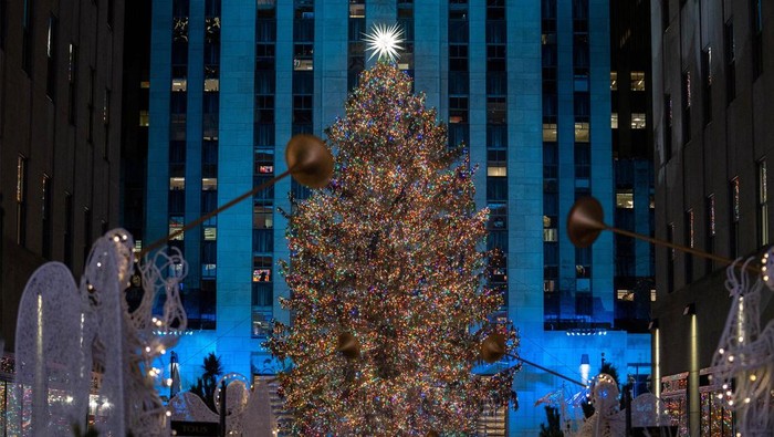 Deretan Pohon Natal Cantik di Berbagai Negara Perayaan Natal tinggal beberapa hari lagi. Pohon-pohon natal pun sudah menghiasi sejumlah tempat di berbagai negara. Ini potretnya.