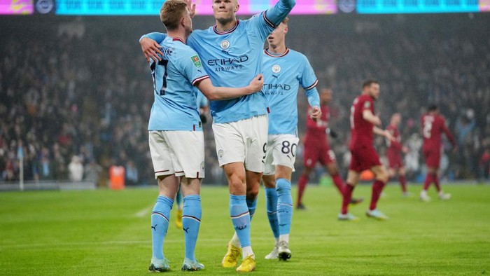 MANCHESTER, ENGLAND - DECEMBER 22: Erling Haaland of Manchester City celebrates with team mate Kevin De Bruyne after scoring their sides first goal during the Carabao Cup Fourth Round match between Manchester City and Liverpool at Etihad Stadium on December 22, 2022 in Manchester, England. (Photo by Matt McNulty - Manchester City/Manchester City FC via Getty Images)