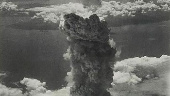 Nagasaki di Jepang ketika diserang bom atom. Foto: via Demilked