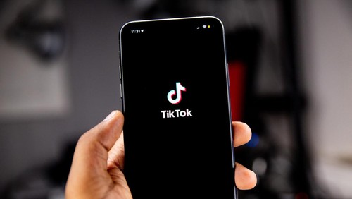 Ilustrasi cara FYP TikTok.