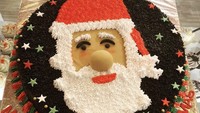 Desain Sinterklas yang menggemaskan juga terlihat pada kue ini. Cocok dijadikan hadiah karena ada ucapan Merry Christmas yang bisa disematkan. Foto: Instagram 7th_heaven_digboi