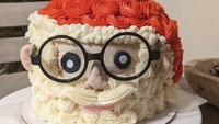 Satu lagi tema kue Sinterklas yang menggemaskan. Santa terlihat pakai kacamata lho! Foto: Instagram mn_driftless_mama
