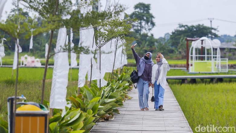 Guler Farm, Alternatif Tempat Wisata di Kabupaten Tangerang detikTravel berkesempatan mengunjungi Guler Farm Nature, Rabu (21/12/2022). Guler Farm Nature merupakan destinasi indah untuk dinikmati yang berada di dekat ibu kota Jakarta dan tengah viral.