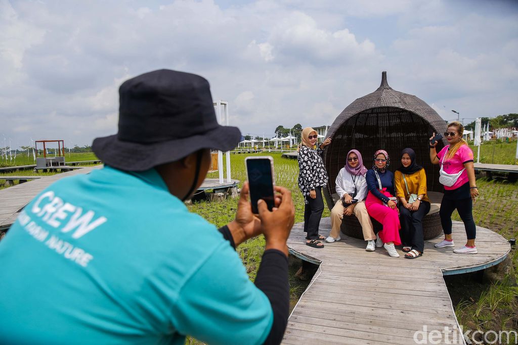 detikTravel berkesempatan mengunjungi Guler Farm Nature, Rabu (21/12/2022). Guler Farm Nature merupakan destinasi indah untuk dinikmati  yang berada di dekat ibu kota Jakarta dan tengah viral.