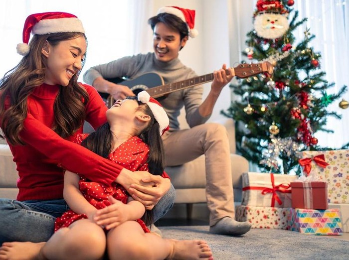 Ilustrasi Momen Natal Bareng Keluarga