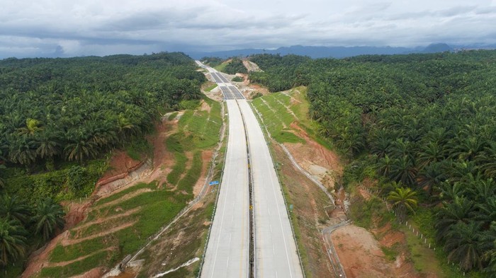 Tol Trans Sumatera resmi beroperasi pada hari ini. Masyarakat Bengkulu dapat melintas jalan tol ini secara gratis.