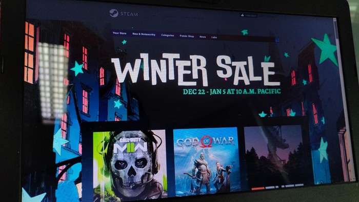 Valve akhirnya kembali memanjakan para penggemar game PC. Mereka tengah menggelar Steam Winter Sale, di mana menawarkan diskon pembelian game hingga 90%.