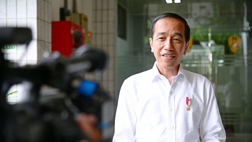 Jokowi Jenguk Try Sutrisno di RSPAD