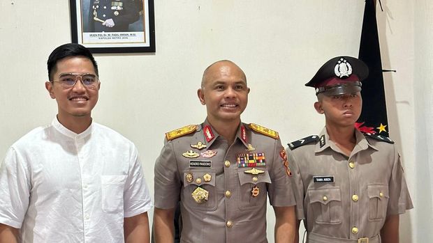 Kaesang Pangarep dan mantan asisten pribadinya, Tama Abiza yang kini jadi polisi.