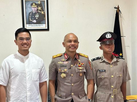 Kaesang Pangarep dan mantan asisten pribadinya, Tama Abiza yang kini jadi polisi.