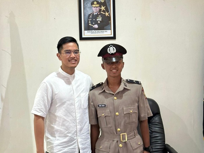 Kaesang Pangarep dan mantan asisten pribadinya, Tama Abiza yang kini jadi polisi.
