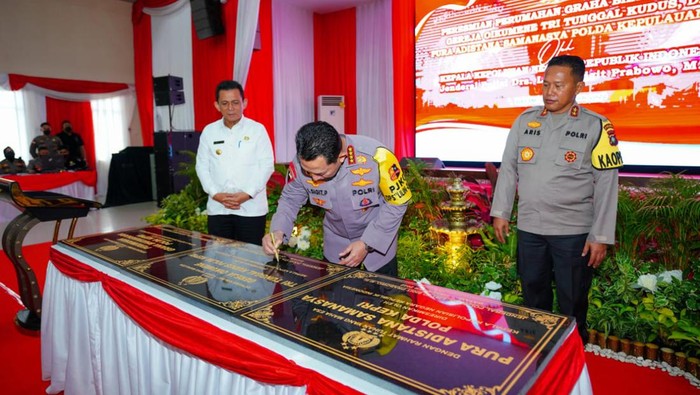 Kapolri Jenderal Listyo Sigit Prabowo meresmikan pembangunan dua rumah ibadah di Kepri (Dok Polri)