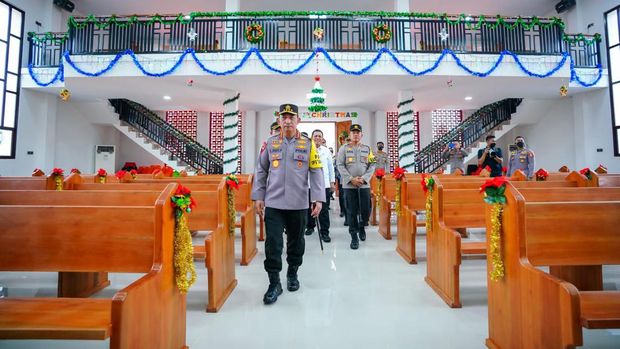 Kapolri Jenderal Listyo Sigit Prabowo meresmikan pembangunan dua rumah ibadah di Kepri (Dok Polri)
