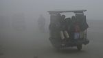 Kota Lahore Pakistan Dilanda Kabut Tebal