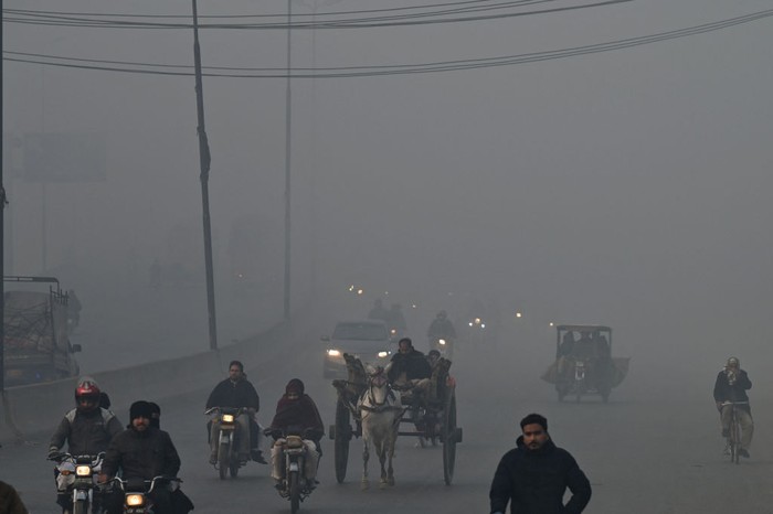 An Orange Line Metro Train (OLMT) travels amid foggy weather in Lahore on December 21, 2022. (Photo by Arif ALI / AFP) (Photo by ARIF ALI/AFP via Getty Images)