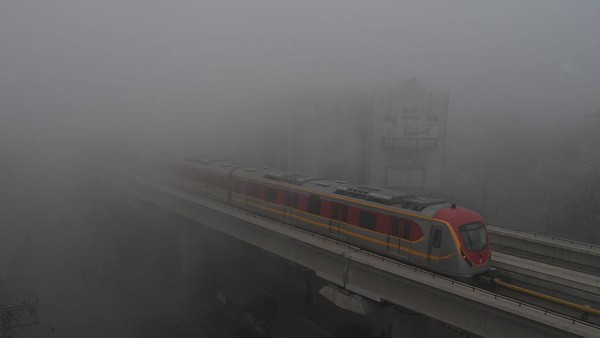 Kota Lahore Pakistan Dilanda Kabut Tebal