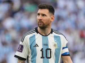 Viral Hairstylist Cukur Rambut Klien Dibentuk Bergambar Wajah Messi